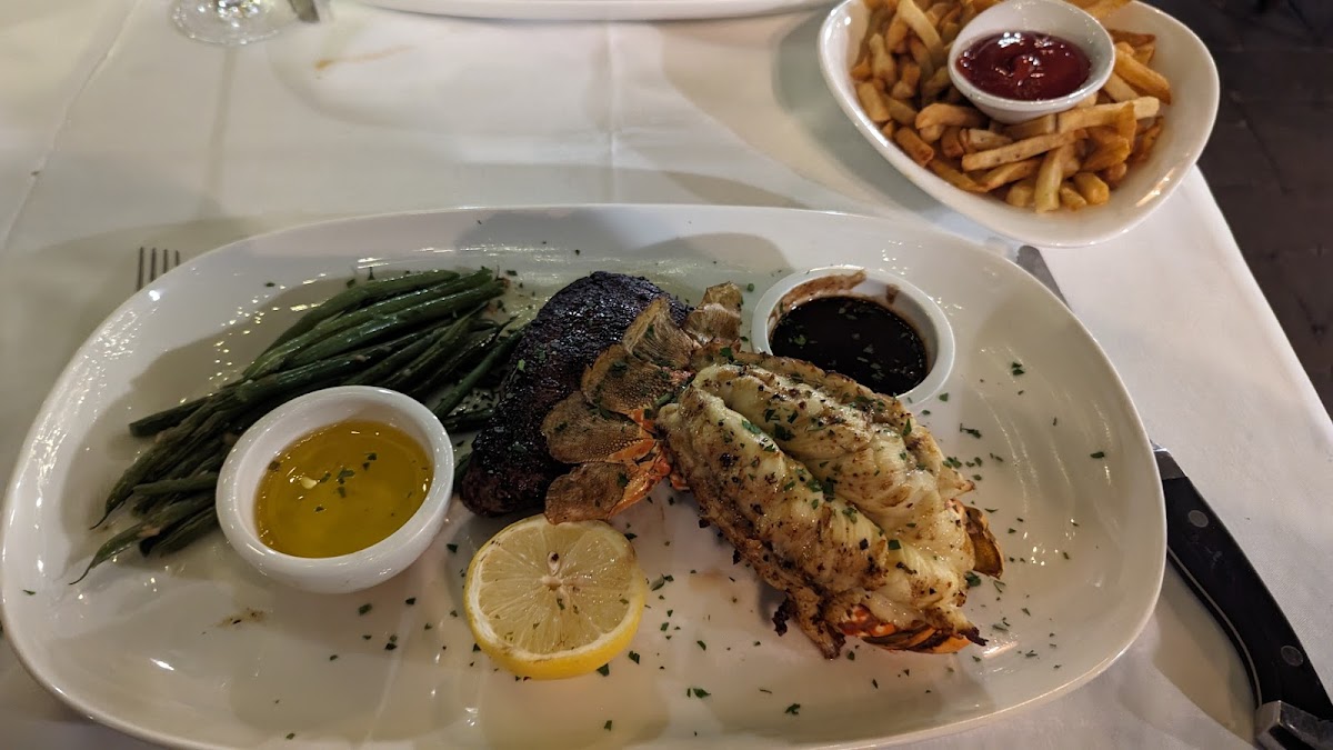 Oceanos Oyster Bar & Sea Grill-9